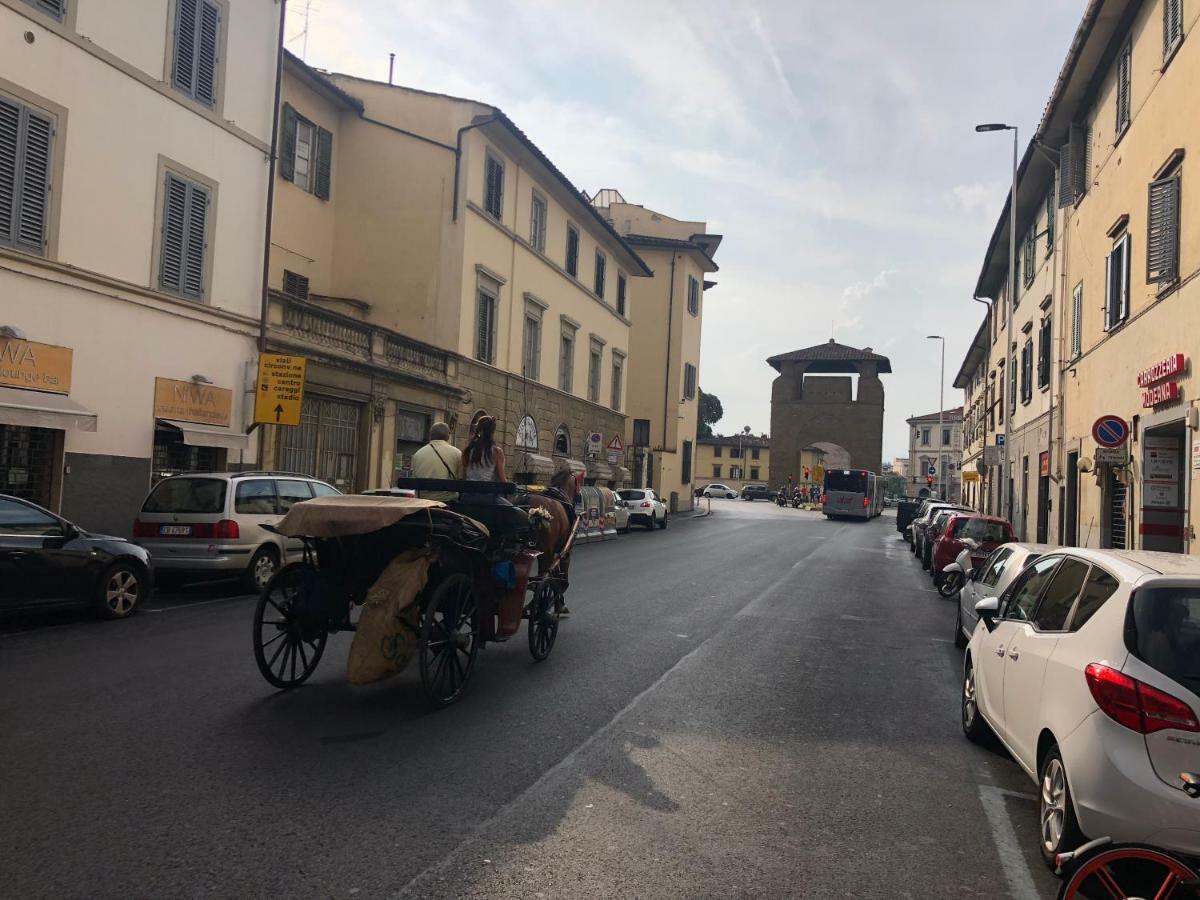 Art Apartment Porta A Prato ฟลอเรนซ์ ภายนอก รูปภาพ